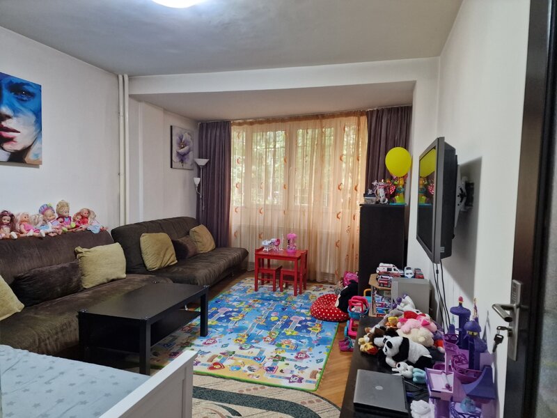 Costin Georgian, 2 minute metrou, pe Basarabia,