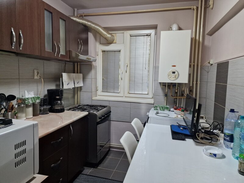 Costin Georgian, 2 minute metrou, pe Basarabia,