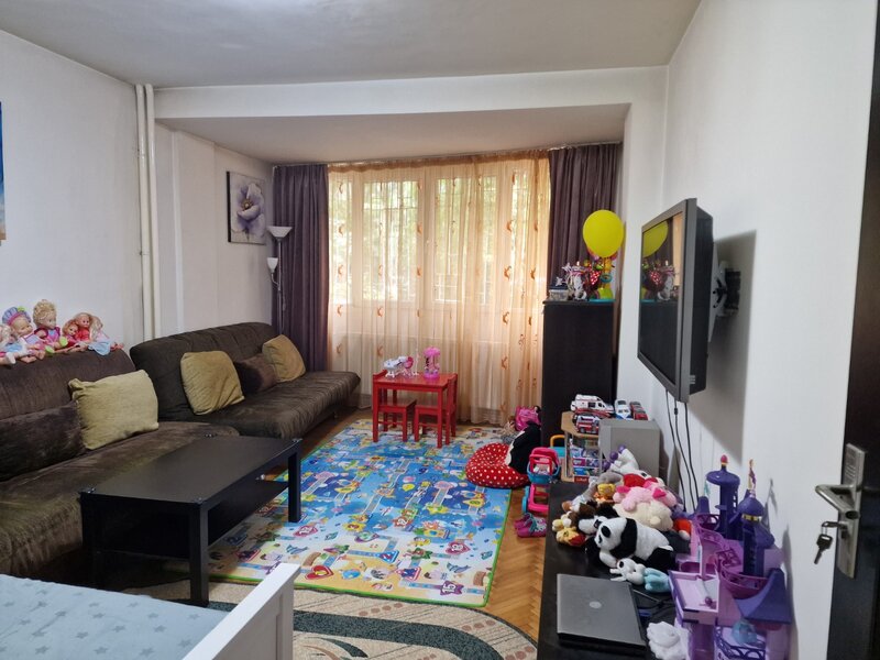 Costin Georgian, 2 minute metrou, pe Basarabia,