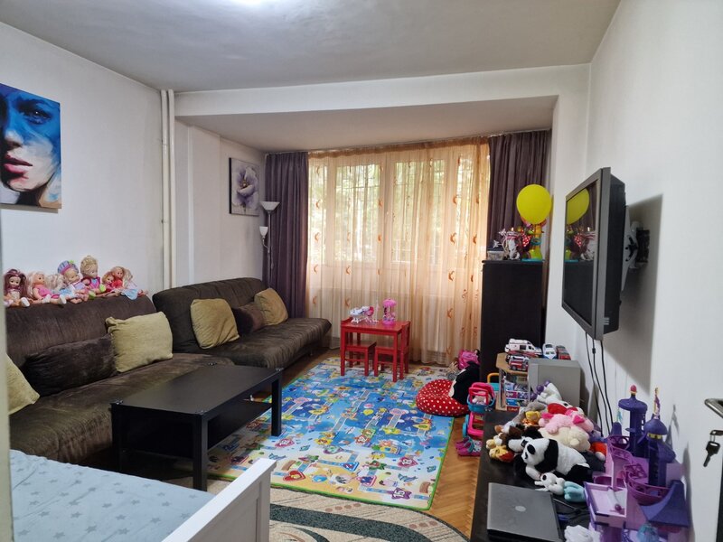 Costin Georgian, 2 minute metrou, pe Basarabia,